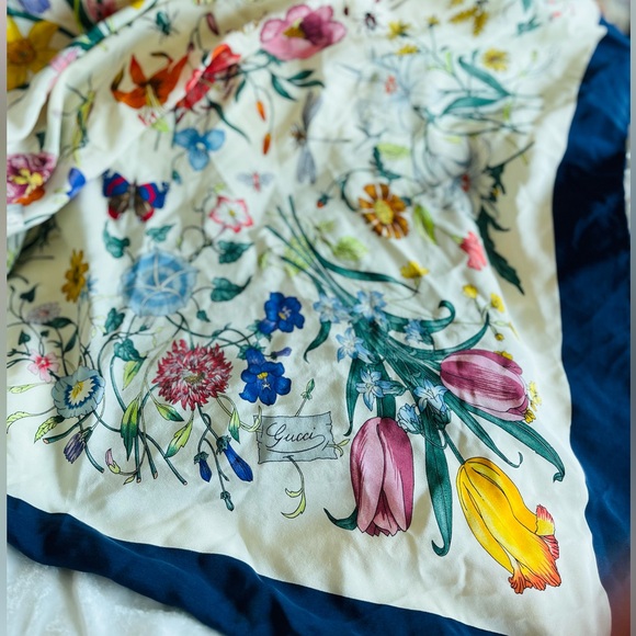 Vintage Gucci Flora Scarf 1966 Silk Flowers Decorations Dark Blue Frame - Picture 6 of 13